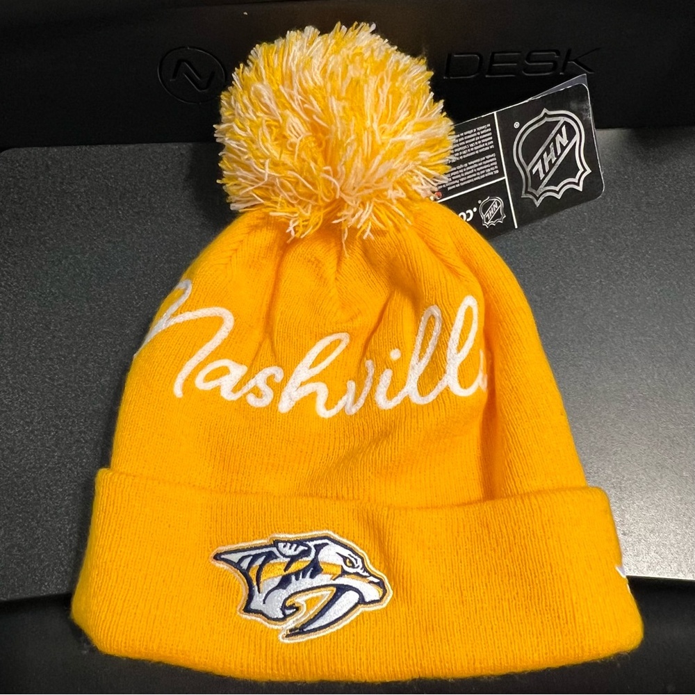NHL – Nashville Preds Hat with Pom Pom  NWT